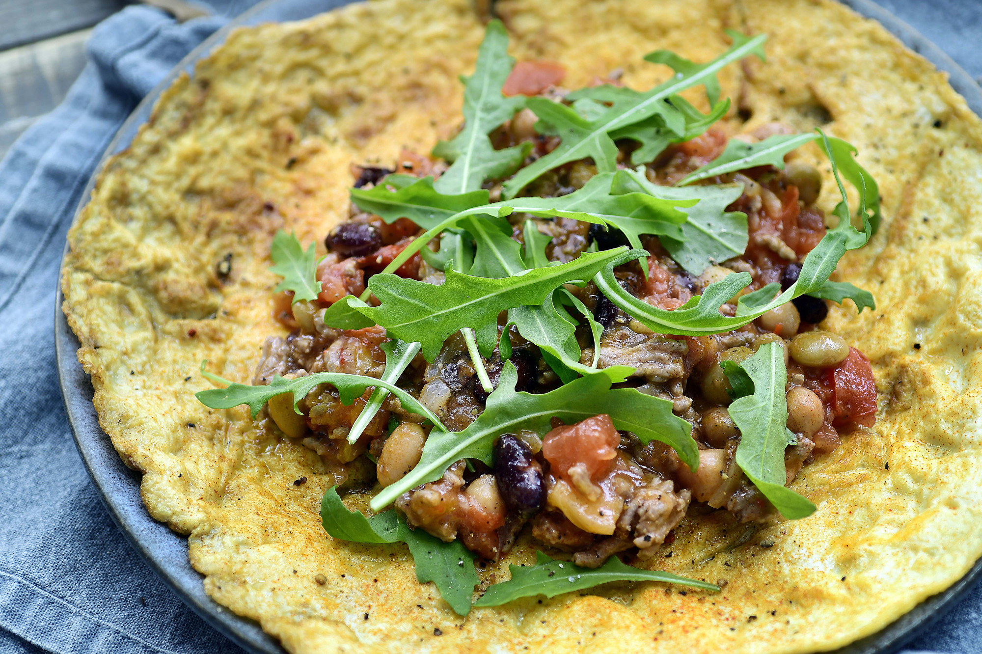 Omelet chili con carne